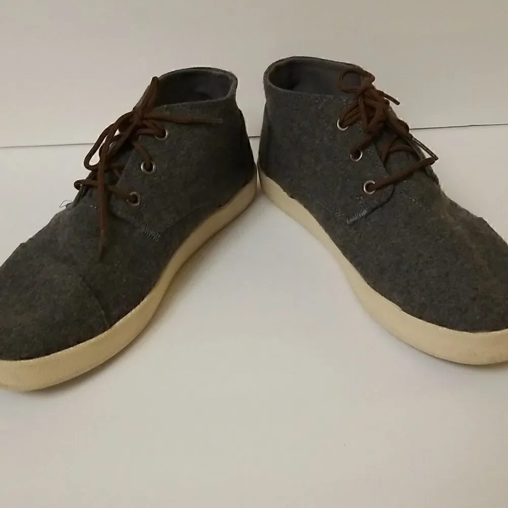 Tom's grey lace up shoes. Size 9.